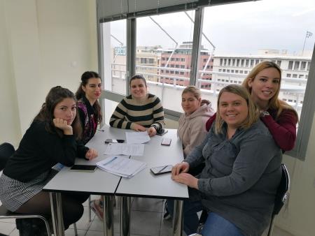 Projekt »Digital generations« V Atenah smo testirali vodnik za spodbujanje digitalnih kompetenc starejših (5)